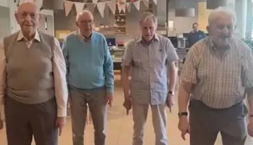 Dansende opa’s uit woonzorgcentrum gaan viral op TikTok en het is geweldig