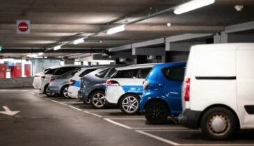 Wat!? Met deze truc van 15 seconden kan je overal foutloos achteruit inparkeren