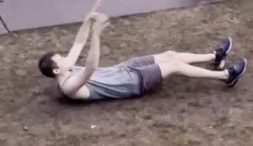 Nathan gaat volledig los op elk festival en deze video gaat helemaal viraal!