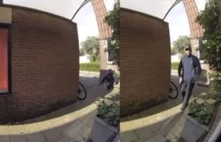 Vrouw confronteert indringer in voortuin via ringcamera