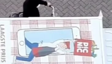 Fietser zonder schaamte steelt boodschappenkrat uit Picnic-karretje