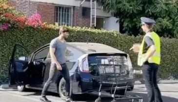 Parkeerplaats agent neemt man te grazen die weigert om winkelwagentje terug te zetten
