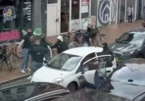 Net binnen: Alex Soze aangehouden door arrestatieteam en klemgereden